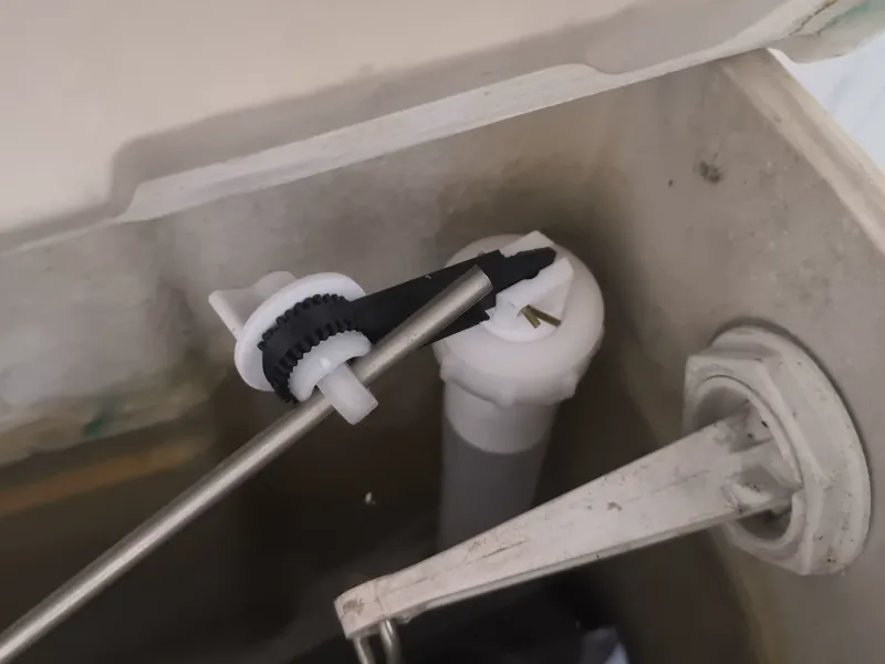 Toilet floater valve arm