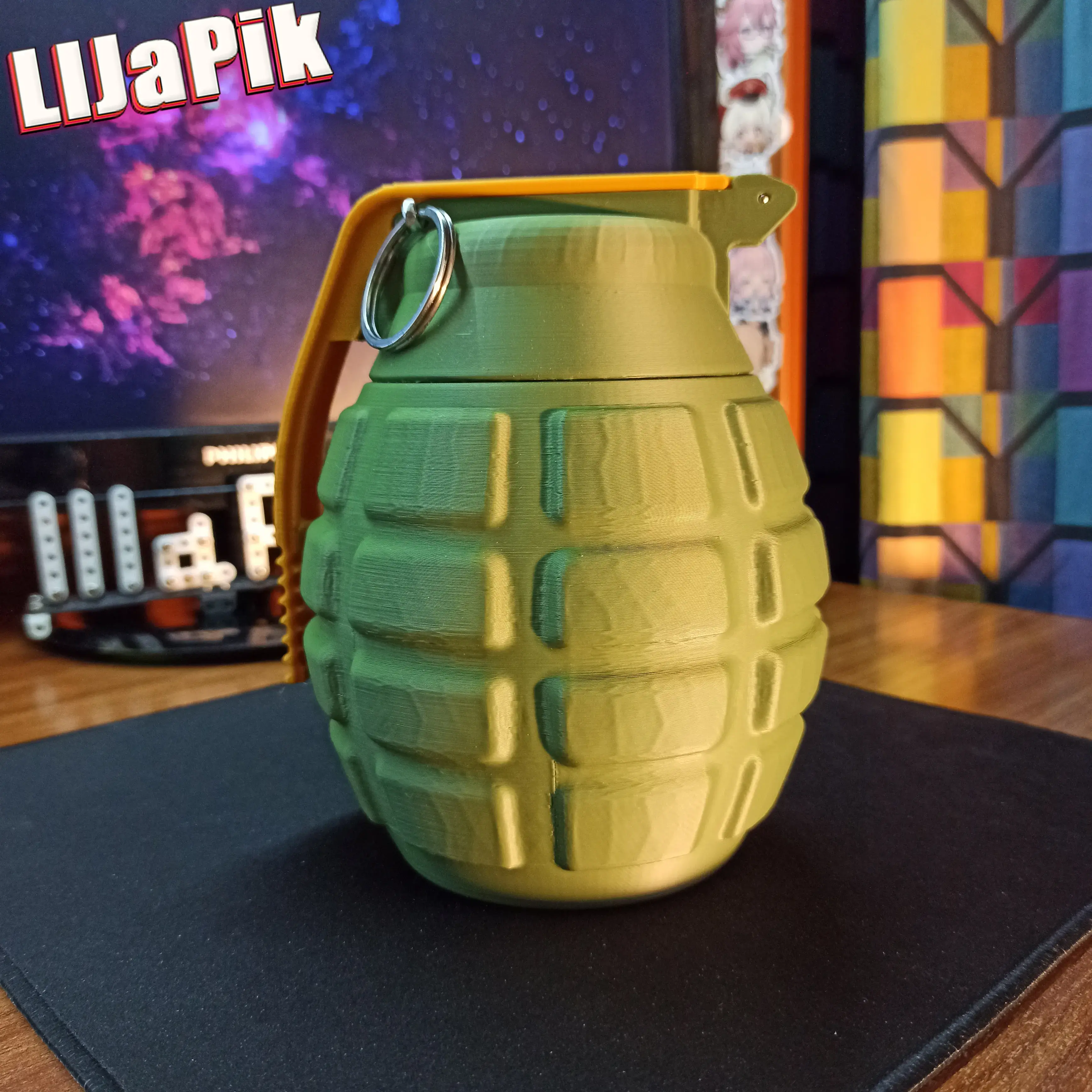 Cracker and Candy Bin / Grenade 💣 / Vase
