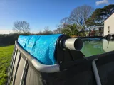 Enrouleur de bâche à bulles pour piscine tubulaire intex-1