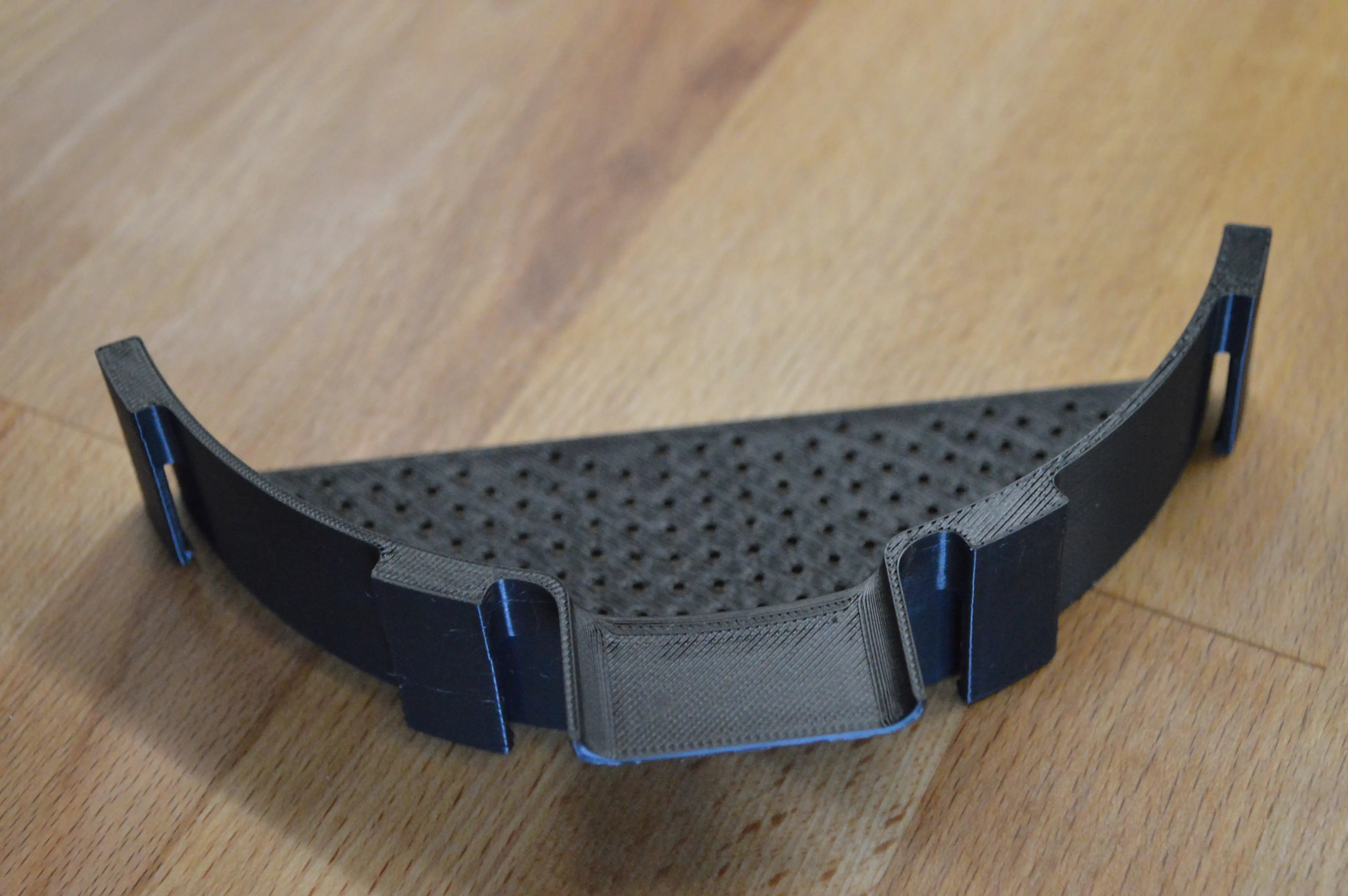 Clip-on strainer for pots, pans and bowls