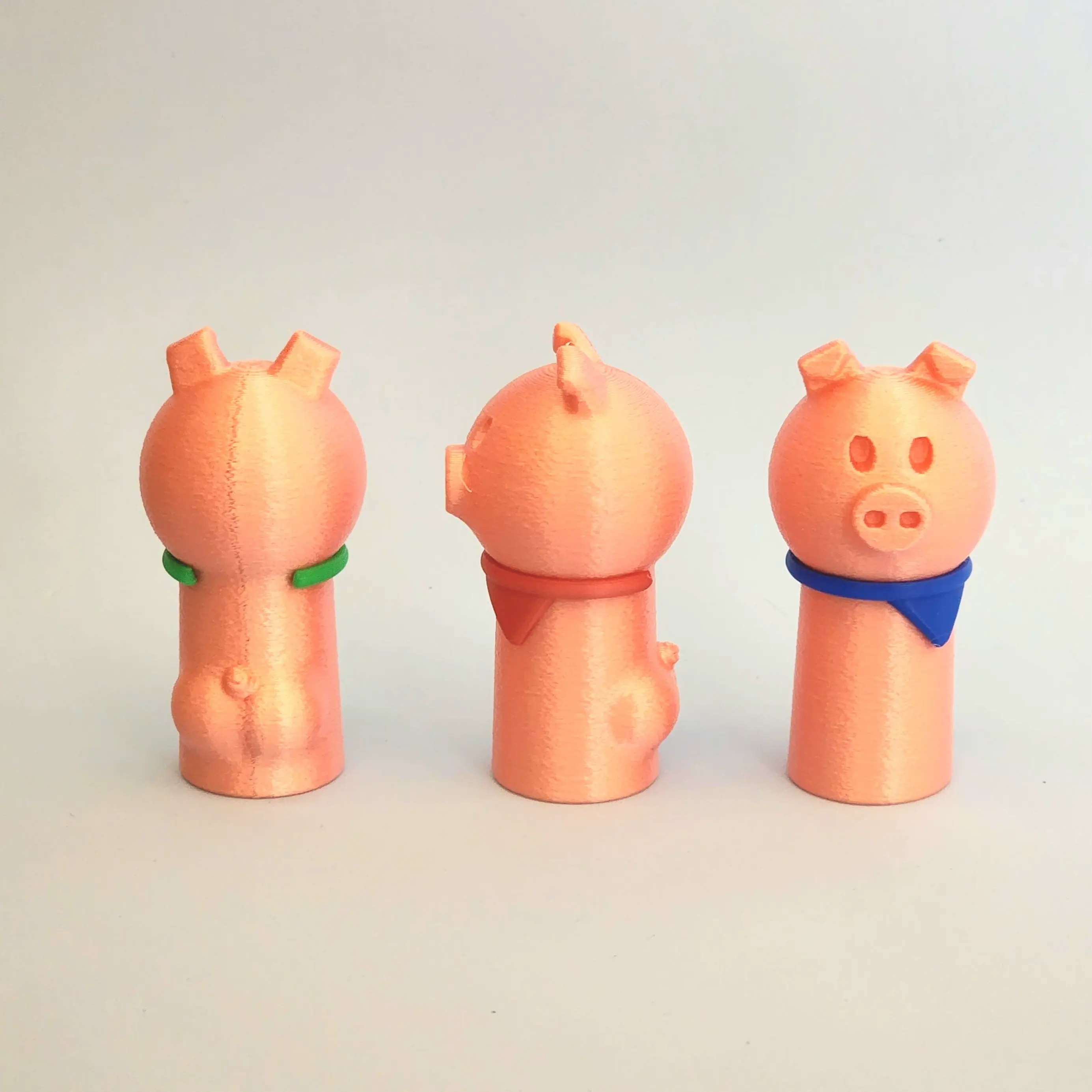 Die drei kleinen Schweinchen Fingerpuppe spielen