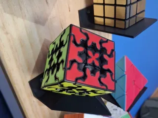 Minimal Rubik’s Cube Wall Mount – Puzzle Cube Display Holder