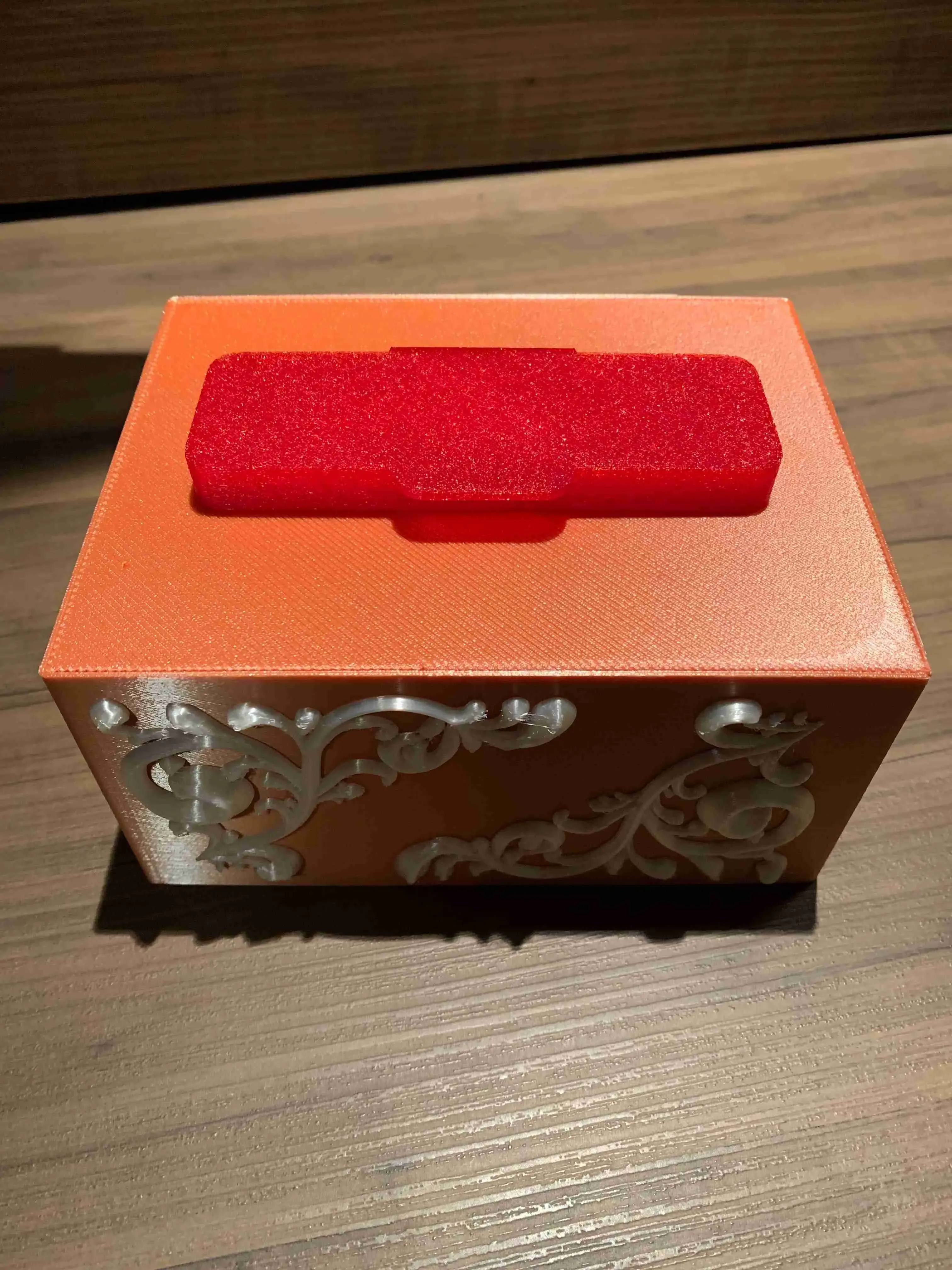 Ornamental Tissue Box Cover with Lid