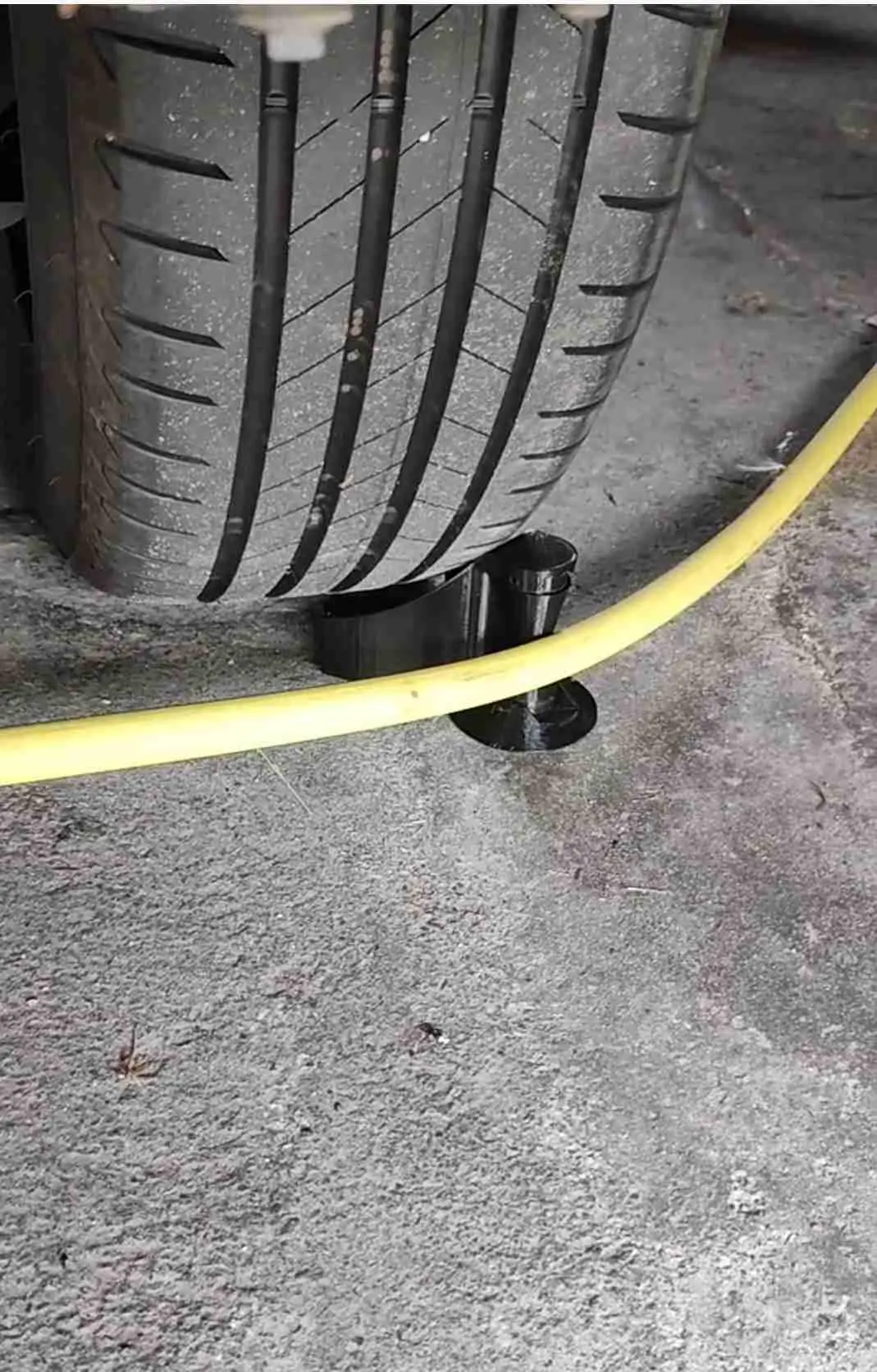 cable or hose guide car wheel