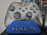 Halo Xbox One controller stand-1