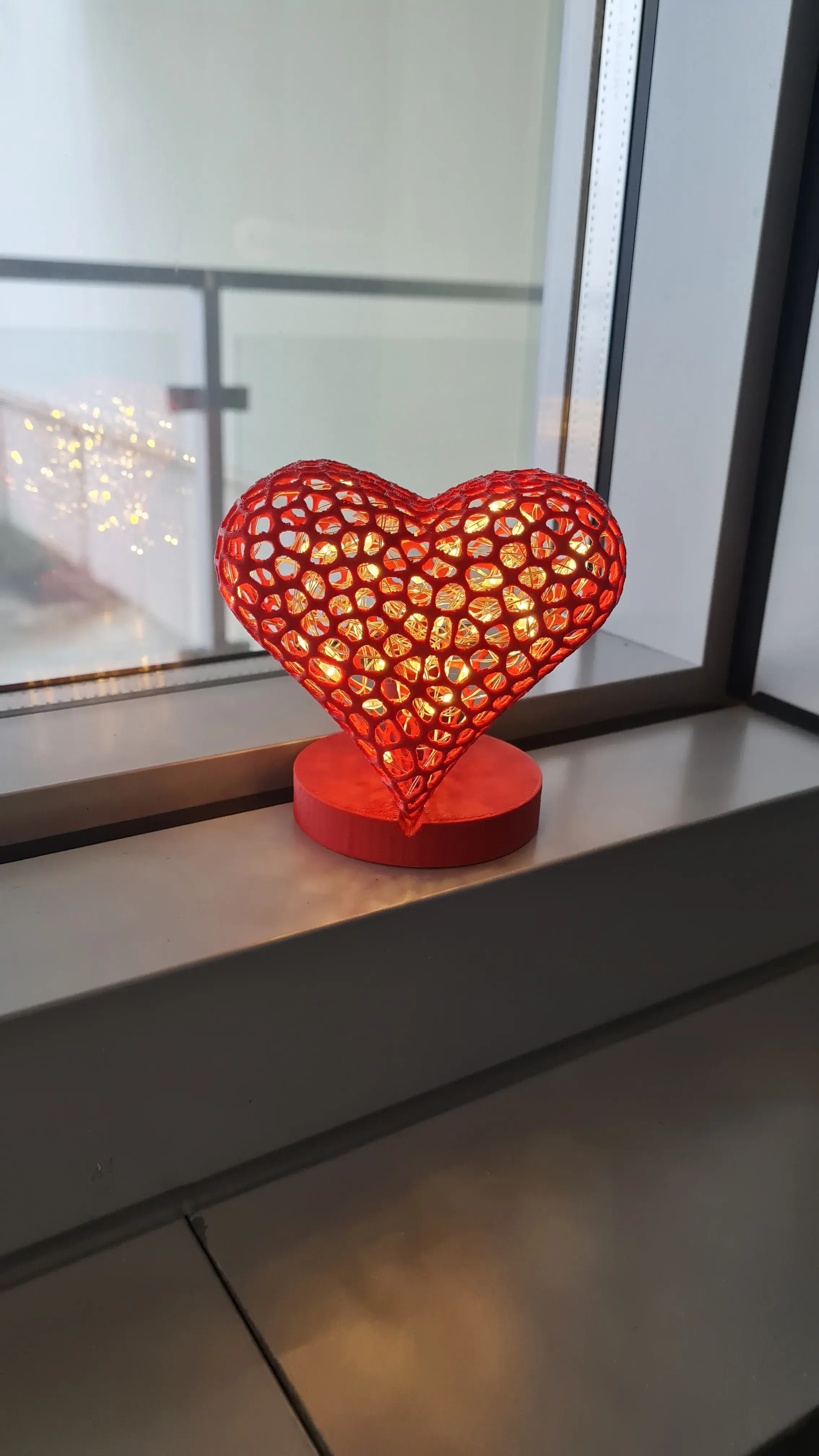 Corazón lampara voronoi con base