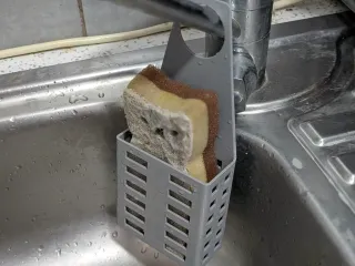 Faucet sponge basket