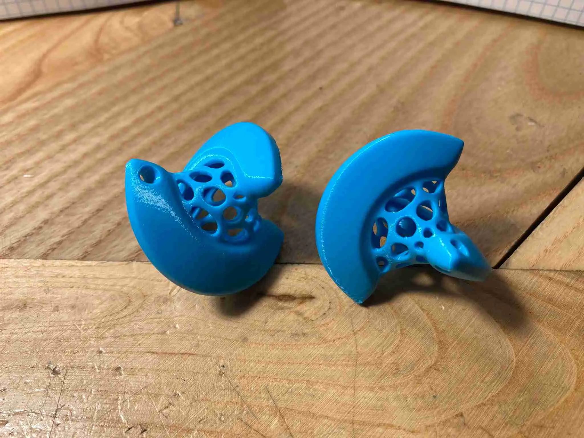 VORONOI KOLYE KÜPELER