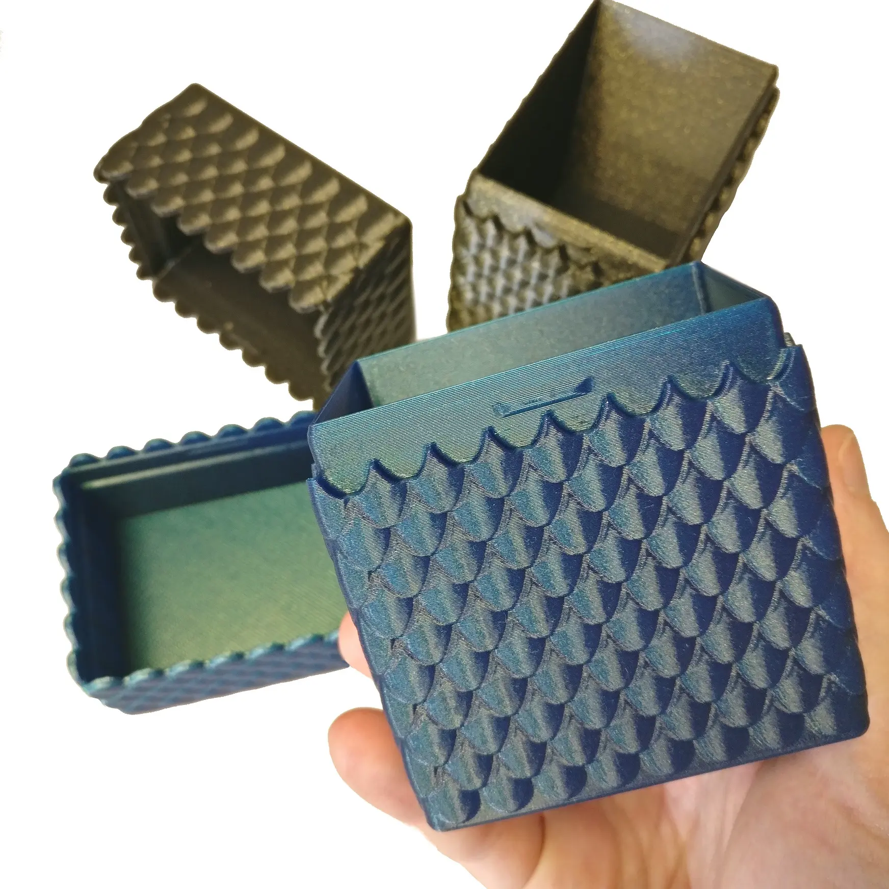 Deck box with Dragonscales for Magic the gathering or storag