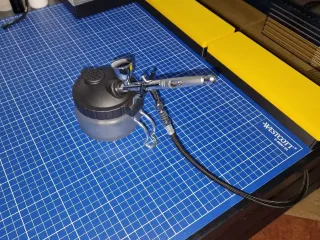Airbrush pipe supports