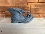 Macetero decorativo con forma de bota-2