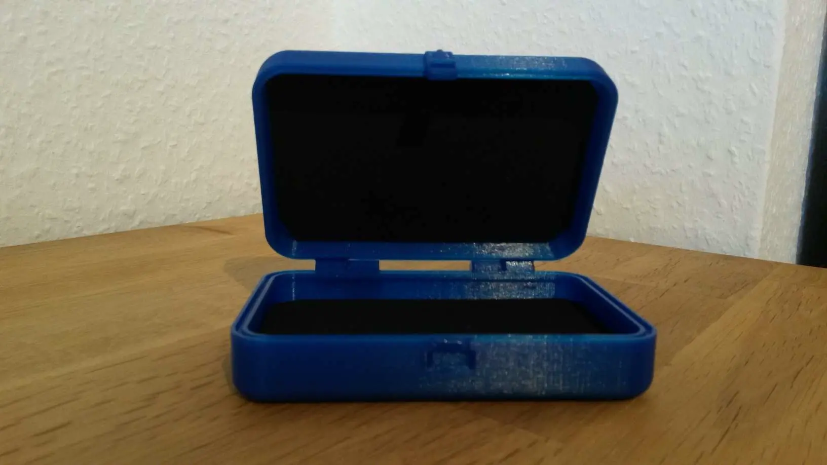 Box with clip or magnetic lock, different versions