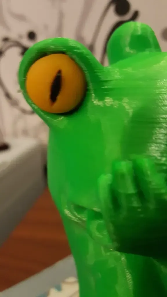 Eyes for bored frog
