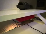 Mini tiroir que l'on peut glisser sous la table.-1