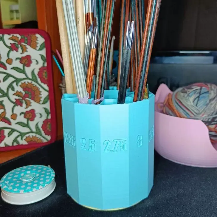 Rotating Knitting Needle Organizer