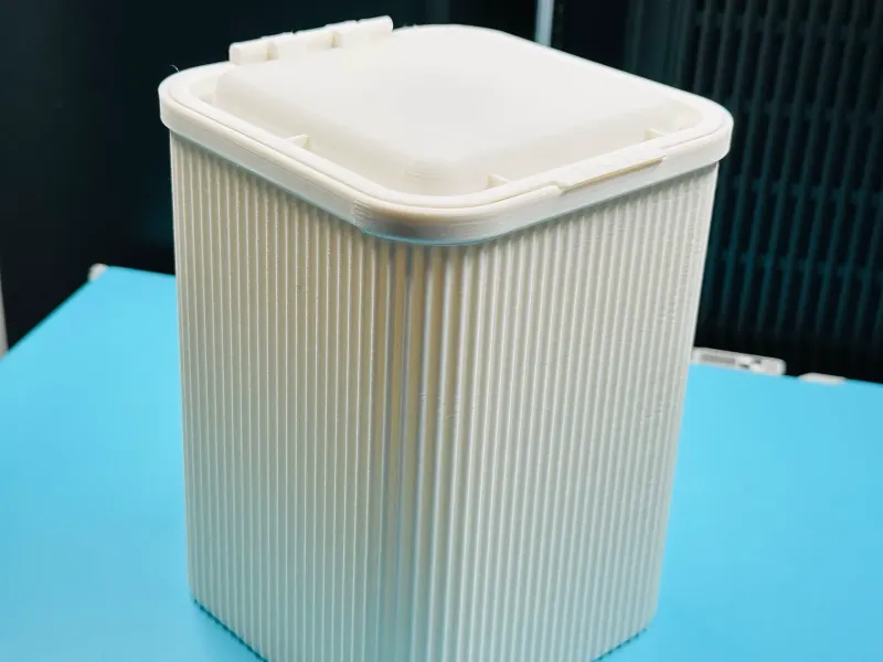 实用带盖收纳盒