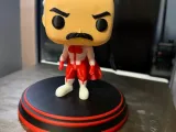Omni-Man com base-2