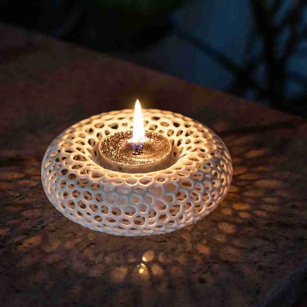 Voronoi donut candle holder
