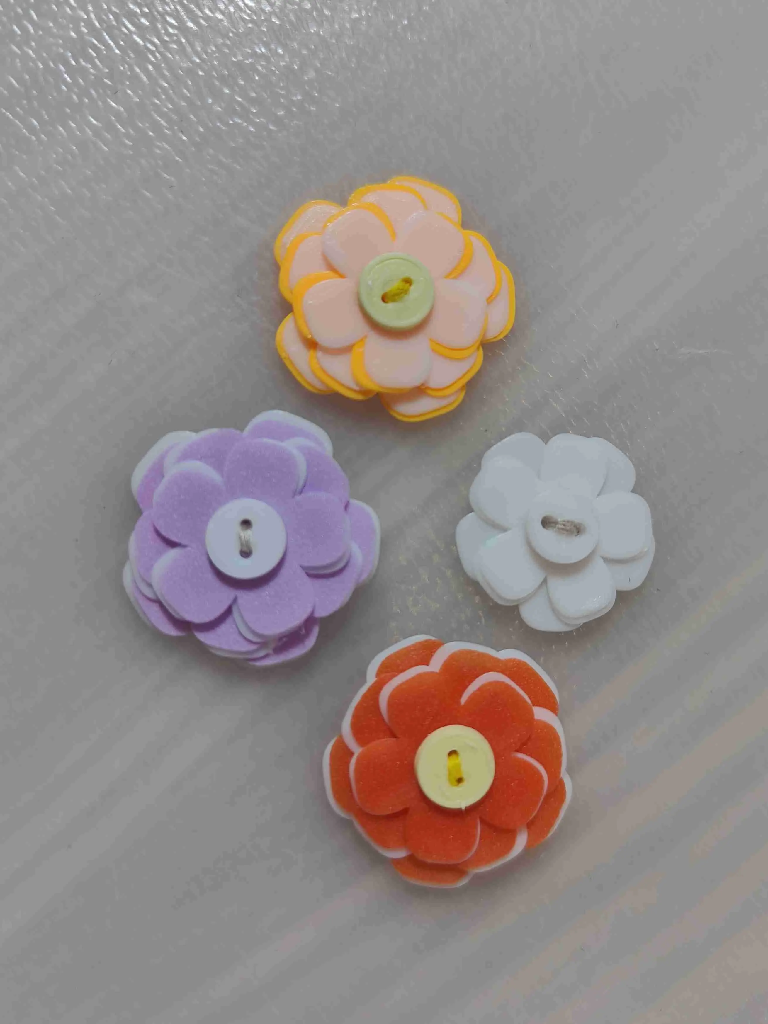 Flower button with 2-layer pedals