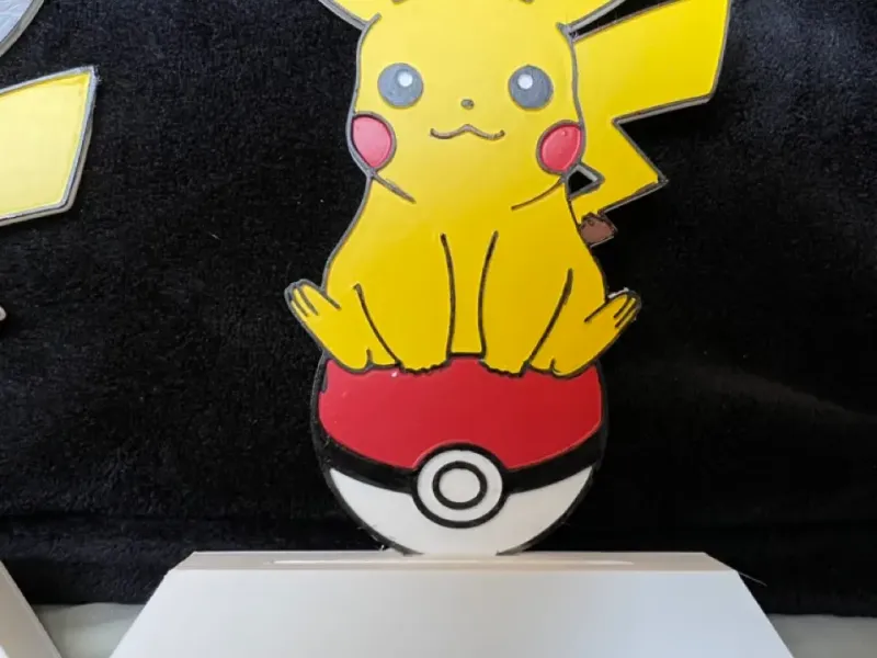 عرض بطاقات لعبة POKEMON TCG PIKACHU POKEBALL CARD DISPLAY - المحمل العلوي