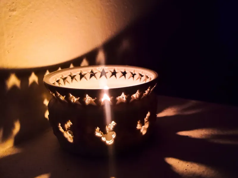 Holly Tealight candle holder