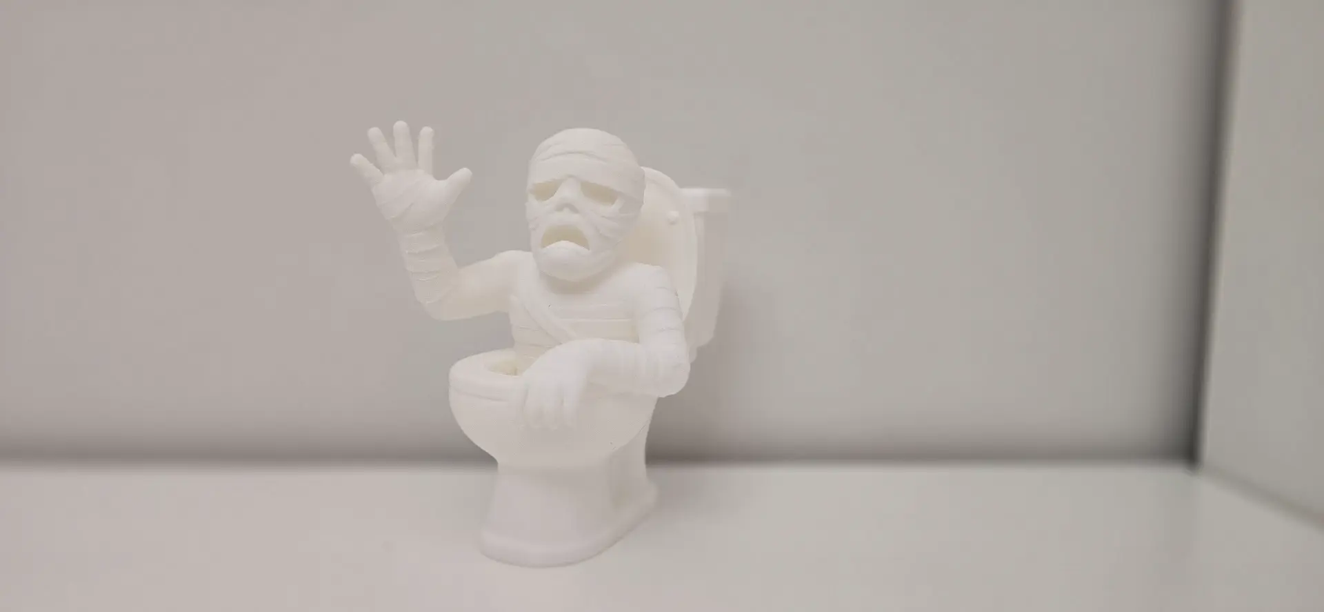 Halloween Toilet Mummy – Scared & Spooky