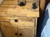 Cell stand with wireless charger-1
