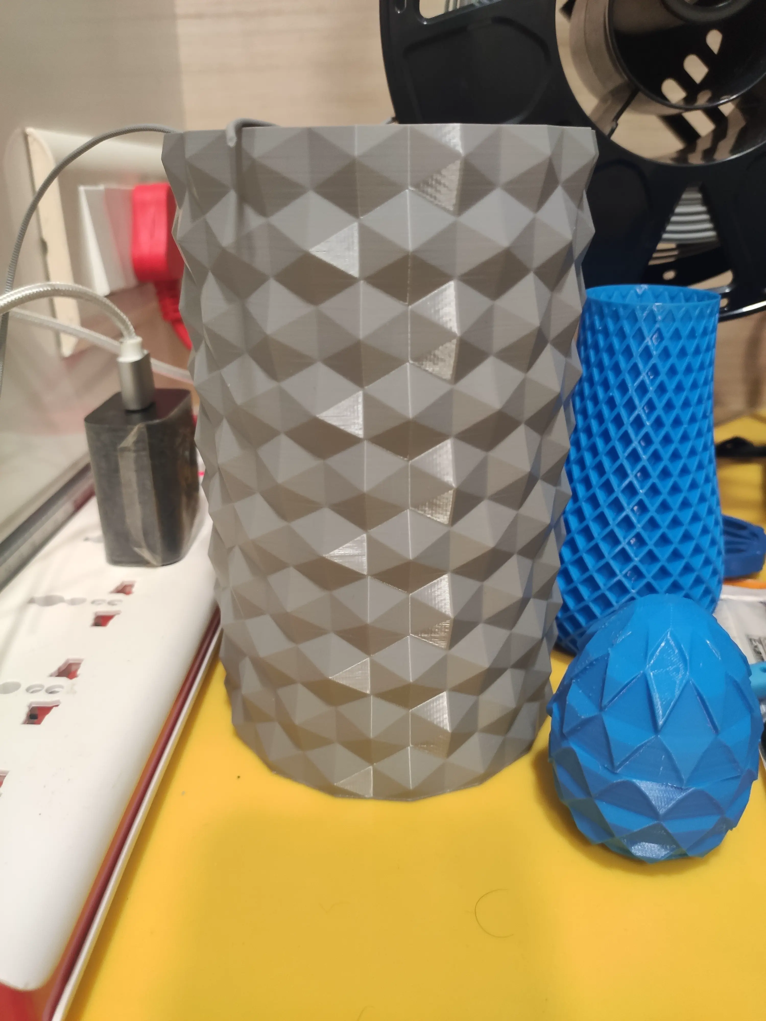 DrLex tarafından Thingiverse üzerinde Altıgen Yüzeyli Vazo