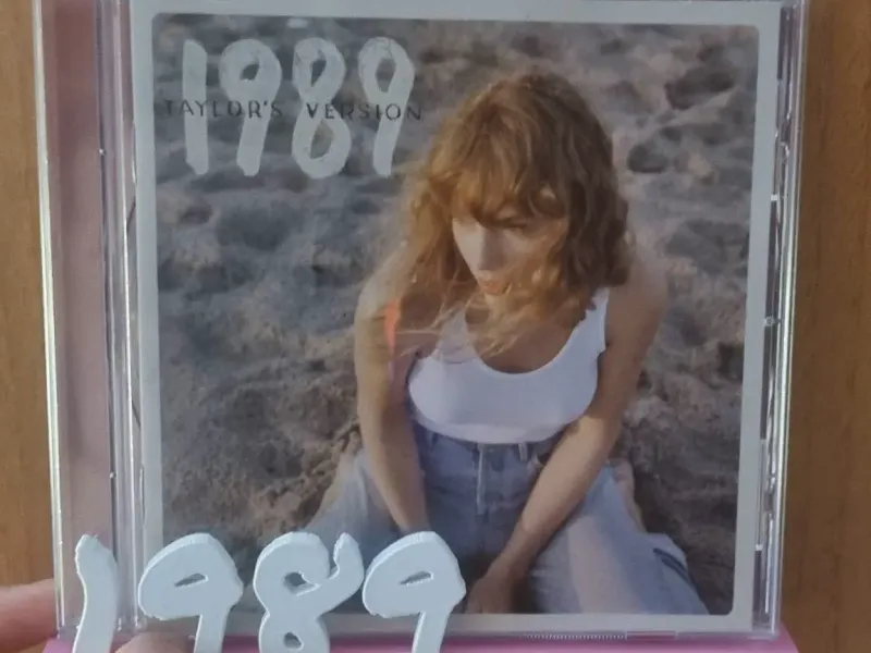 1989 Taylor Swift Disk Shelf