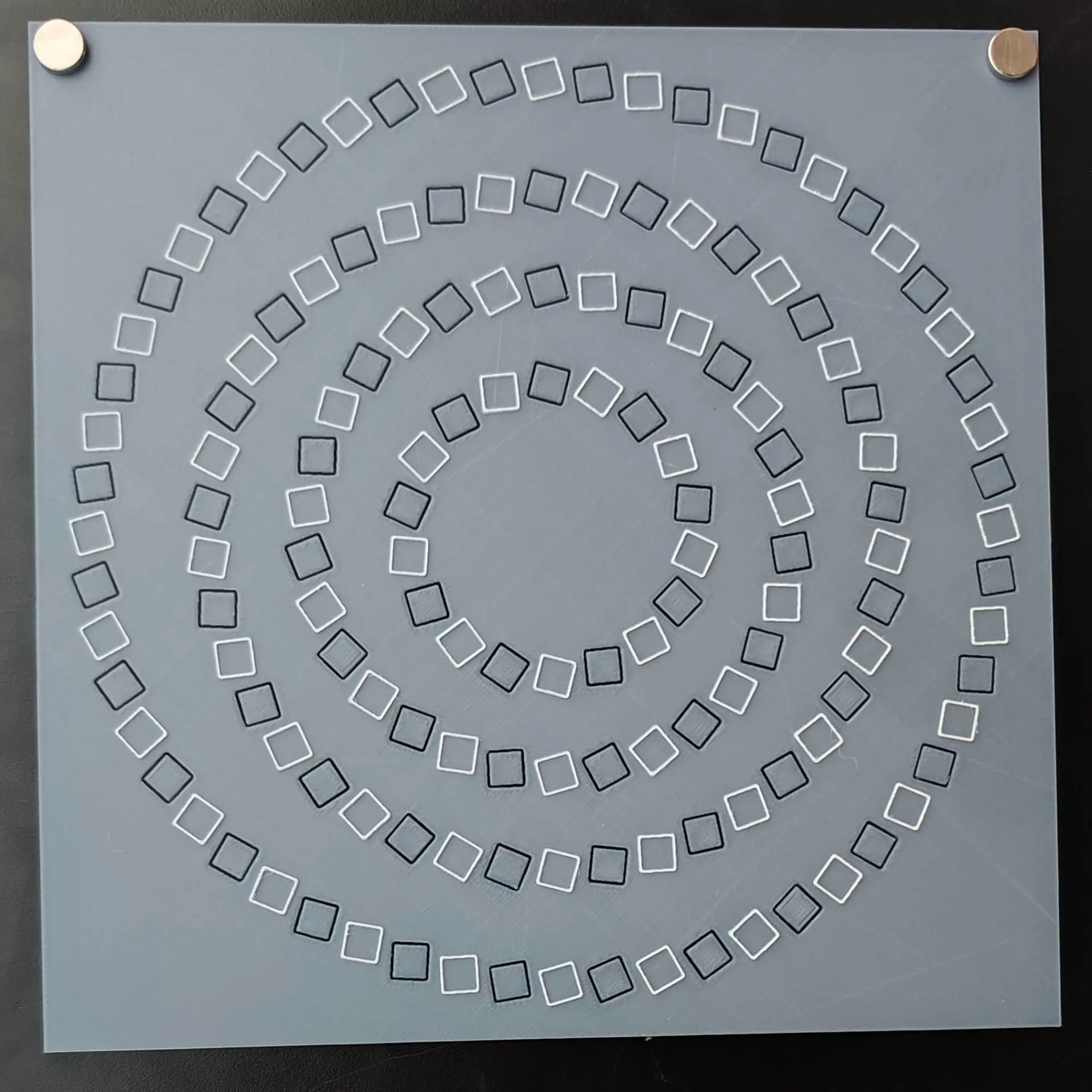 Pinna's optical illusion - hueforge