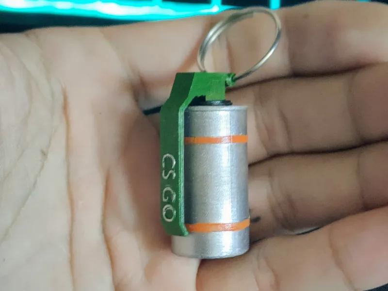 SMOKE KEYCHAIN