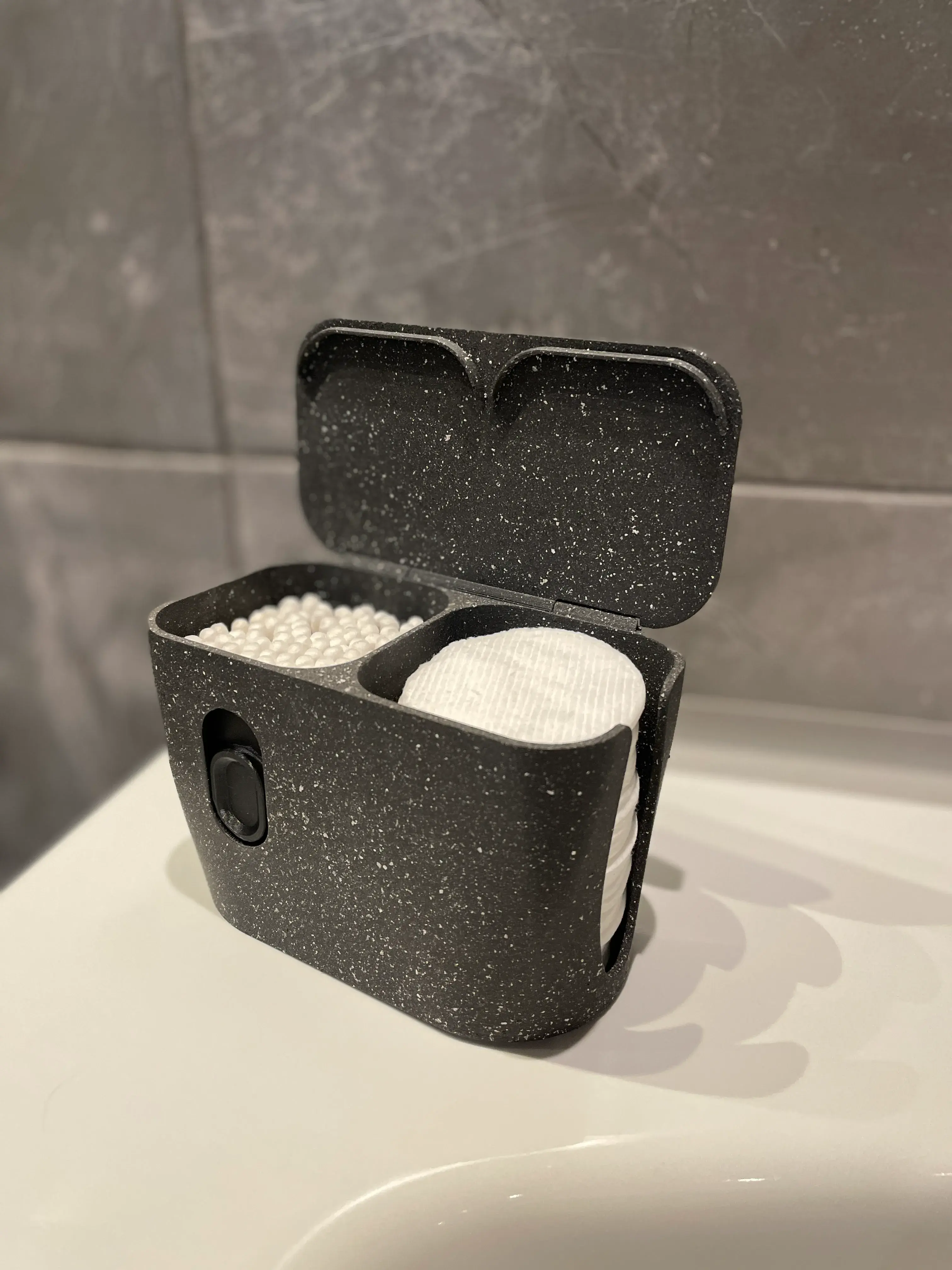 Set of accessories for the bathroom