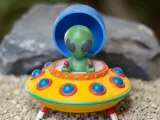 FLYING SAUCER WITH ALIEN-7