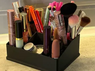 Makeup box/organizer