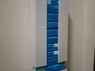 Dispenser pacchetti di fazzoletti.