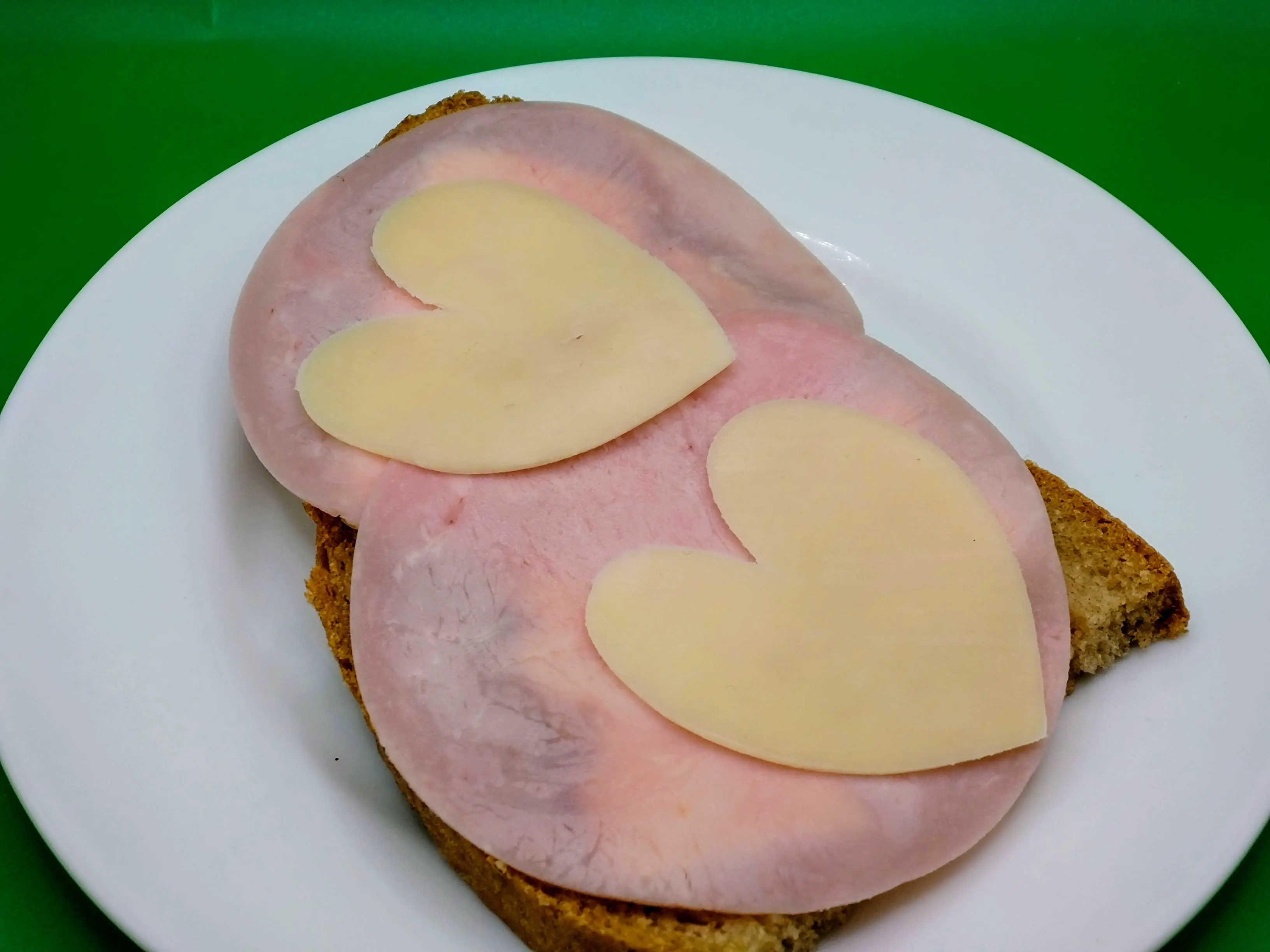 Heart-shaped slice cheese cutter