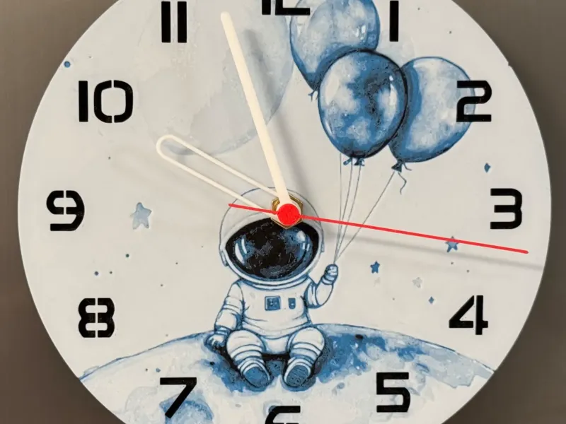 wall / desk clock cute Astronaut