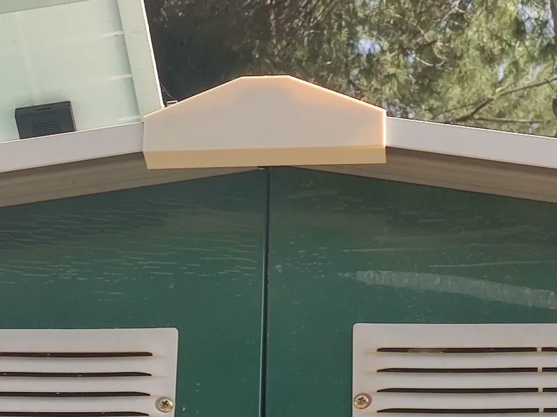Acabamentos para Molduras de Casota / Abrigo de Metal no Jardim