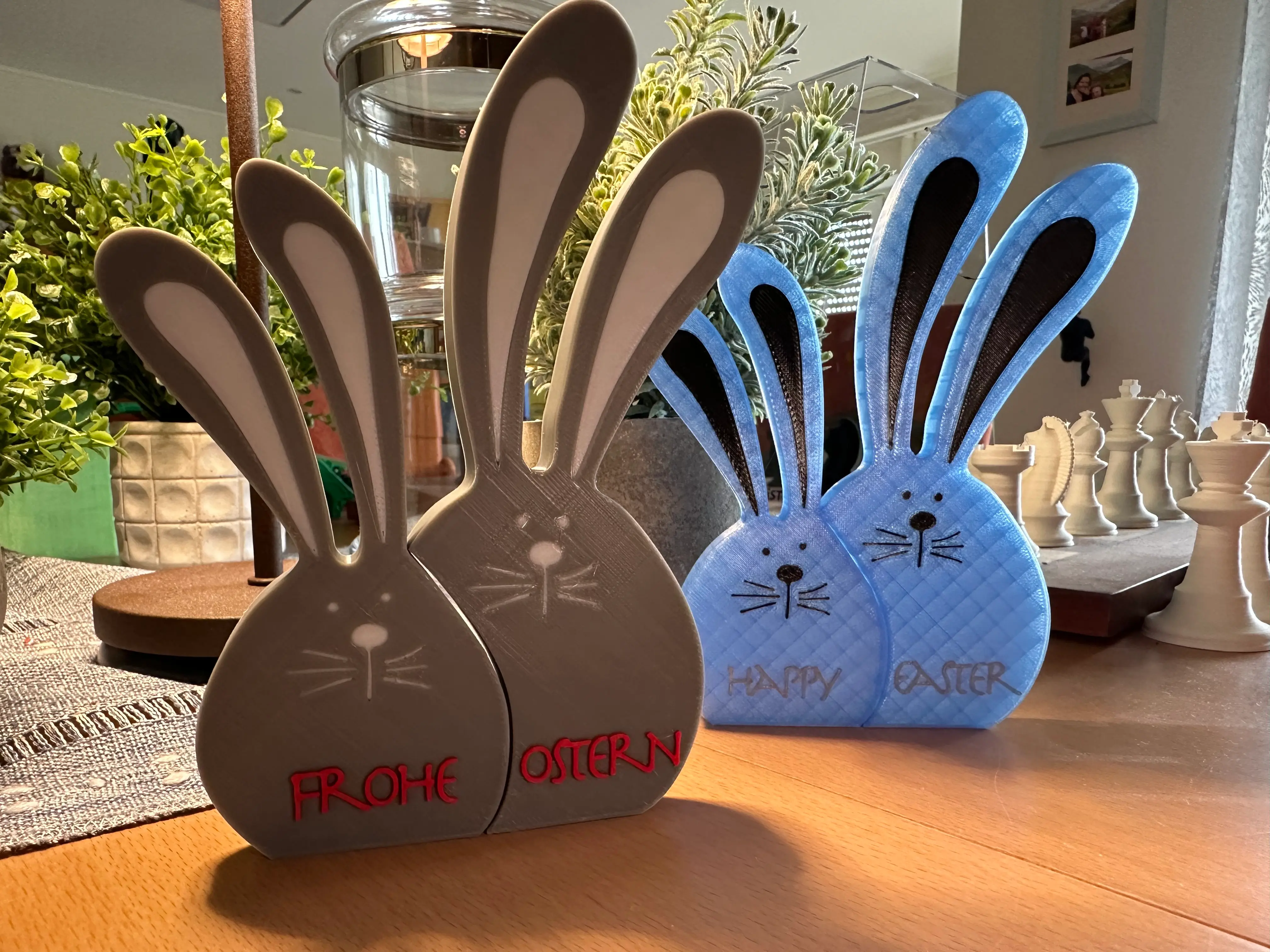 Decorative Easter Bunnies: Happy Easter!