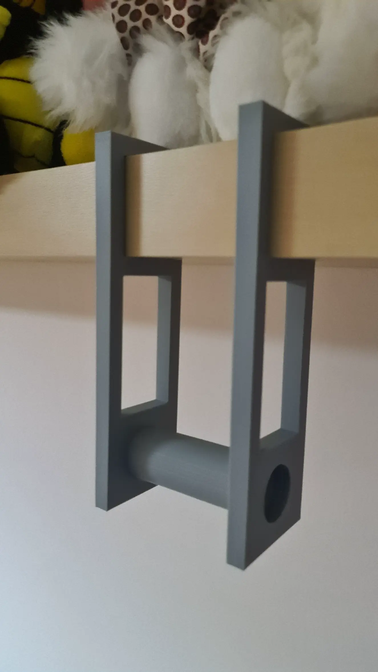 Filament holder for 5 cm shelf