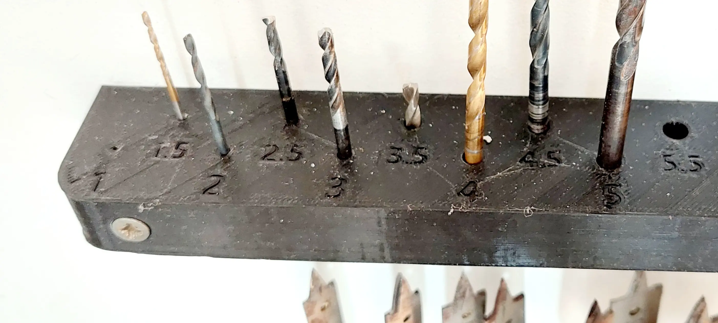 DRILL BIT HOLDER