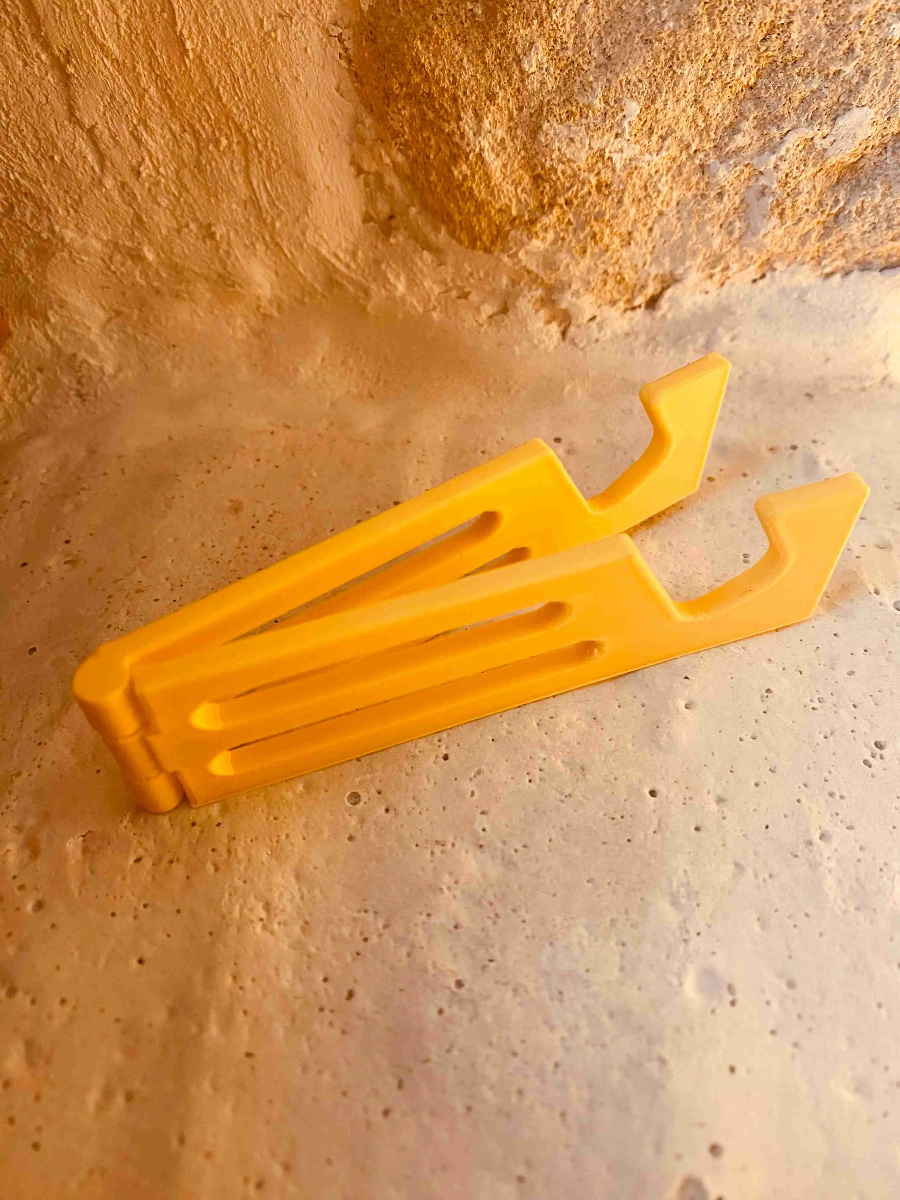 Travel phone holder