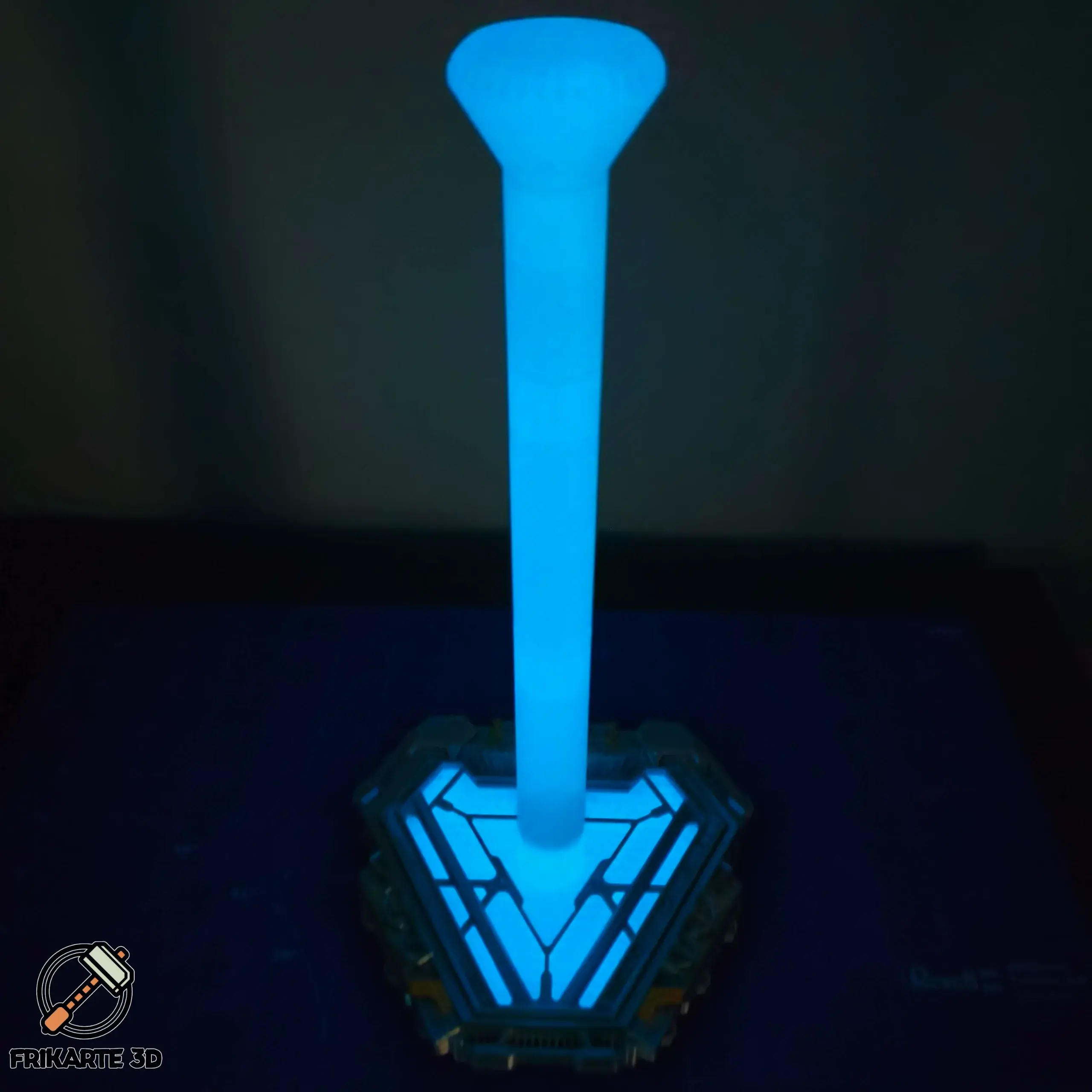 Nano ARC Iron Man Helmet Display Stand