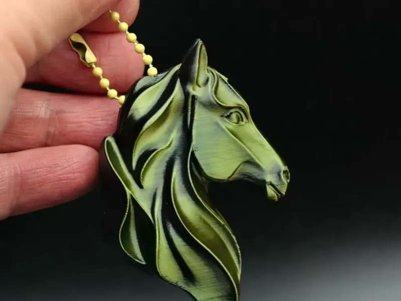 Exquisito colgante del Año del Caballo