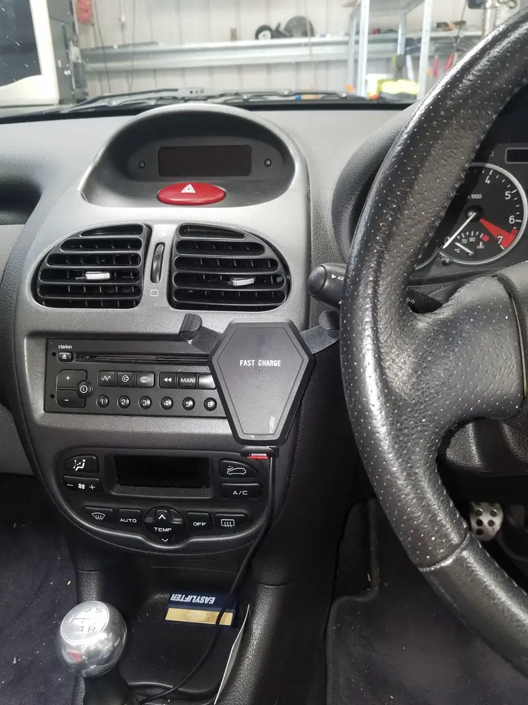 Peugeot 206 phone mount