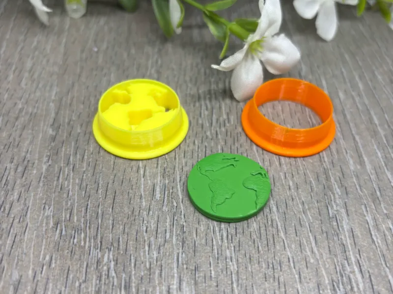 WORLD MAP CLAY CUTTER