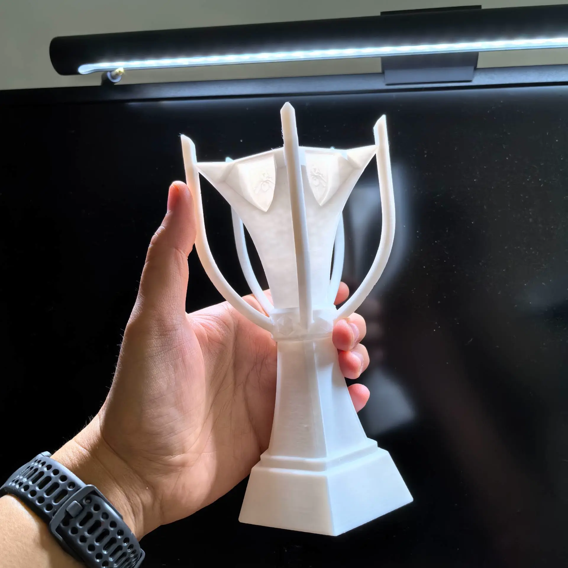 Lpl File 3D Printer Files | 3MF File | LOL冠军奖杯-笔筒-重铸LPL荣光!助力全华班BLG | Creality Cloud