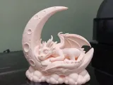 Drago dormiente sulla luna crescente-1