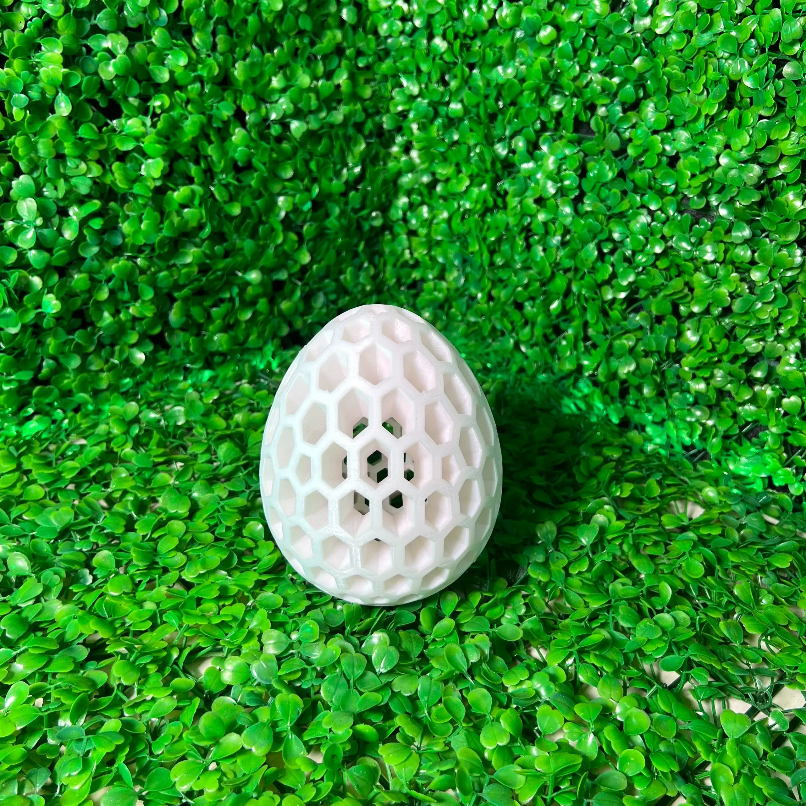 AIRLESS EASTER EGG PEN HOLDER