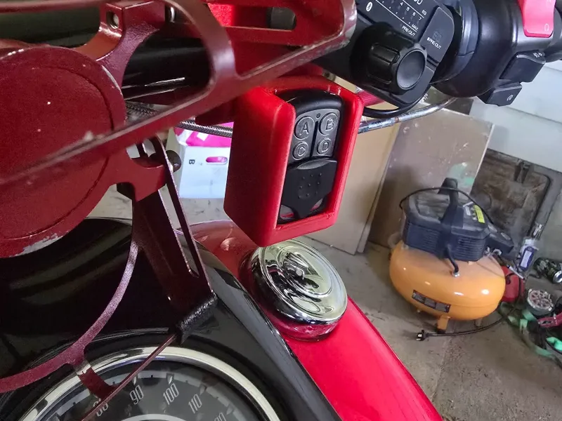 Supporto per telecomando del garage da portachiavi